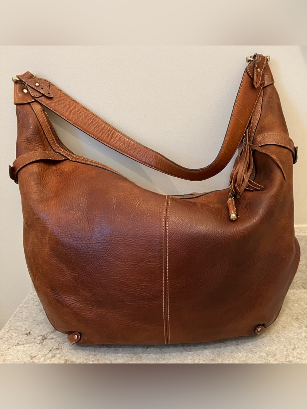 LIZ CLAIBORNE LEATHER HOBO BAGE